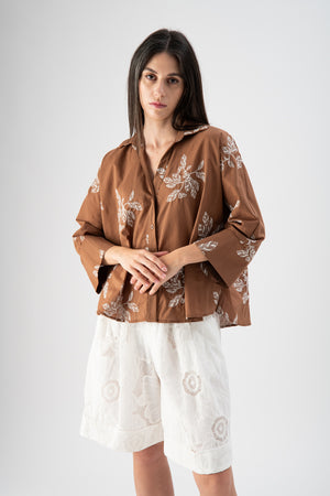 Camicia over con ricami