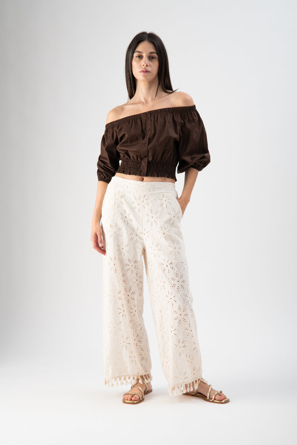 Pantalone in sangallo con nappine sul fondo